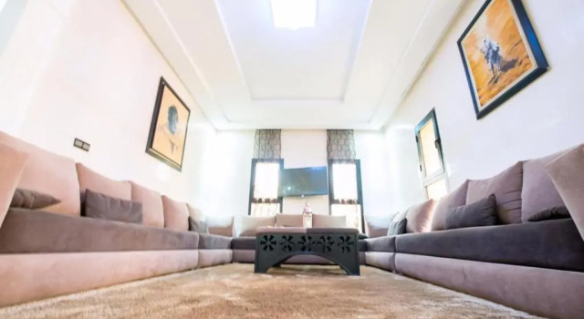Villa Hadia And Its Private Swimming Pool With Complimentary Breakfast, Забронировать Вилла Отели Марракеш-Тенсифт-Эль-Хауз с парковкой, Парковка