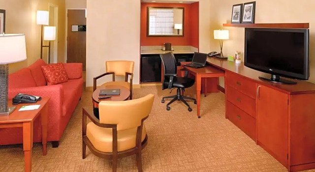 Люкс Courtyard St. Louis Creve Coeur