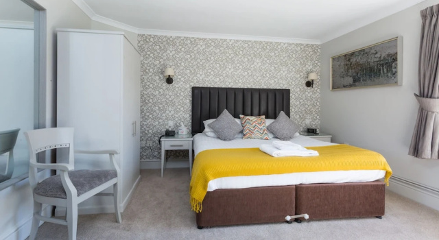 Двухместный номер Superior The Dog & Bear Hotel