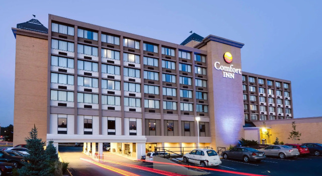 Четырёхместный номер Standard Comfort Inn & Suites Event Center