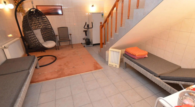 Enticing Apartment in Hostivice with Sauna, Rezerwuj Apartament Hotele w Central Bohemia z parkingiem, Parking