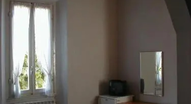 Scuole Bed and Car