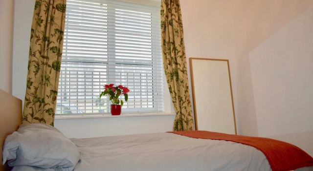 Central 1 Bedroom Apartment With Lively Decor, Забронировать Апартаменты/квартира Дублин Каунти Дублин, рядом с Dublin City Council