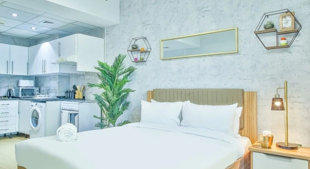 Plush Studio Having Lake View by Bnbmehomes, Забронировать Отель Отели Эмирата Дубая с парковкой, рядом с Остановка трамвая Marina Towers, Парковка