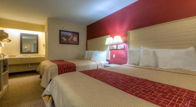 Четырёхместный номер Deluxe Red Roof Inn Memphis East