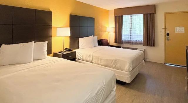 Четырёхместный номер Standard Motel 6 Charlotte, NC Northlake