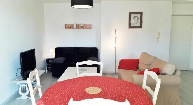 2 pieces terrasse parking au calme PHEOBUS