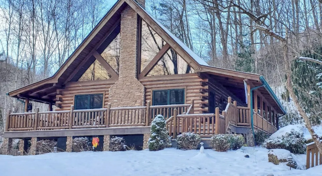 Creekside Maggie Valley Cabin: 2 Mi to Skiing!, Prenota Casa vacanze Maggie Valley Appalachi