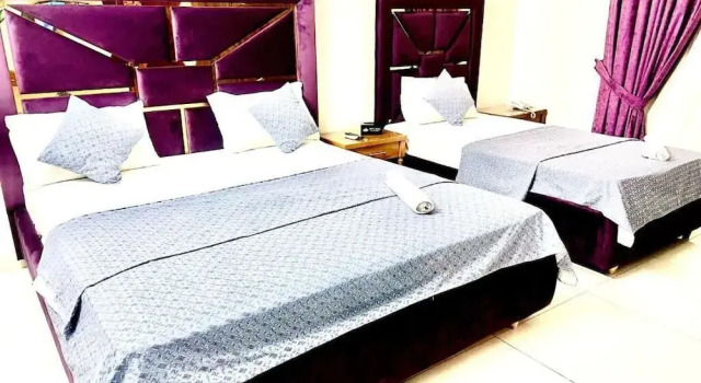 Amada Inn Guest House, Book Pension Hoteller i Gulshan-E-Jamal med parkering, Parkering