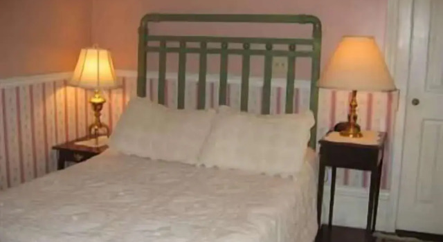 Fairchild House Bed & Breakfast, Забронировать Отель «постель и завтрак» Отели Нового Орлеана с парковкой, рядом с Детский музей Луизианы, Парковка