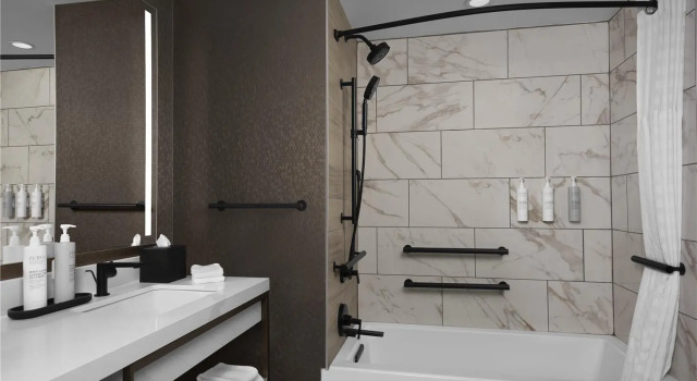 Люкс с балконом Embassy Suites By Hilton Pigeon Forge Resort