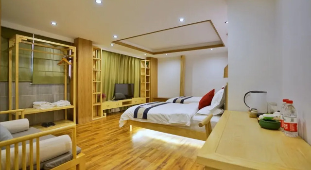 Yueju Wenlv · Yuexijiang Boutique Holiday Hotel (Leishan Xijiang Qianhu Miaozhai), Book Boutique Hotel Xijiang Guizhou