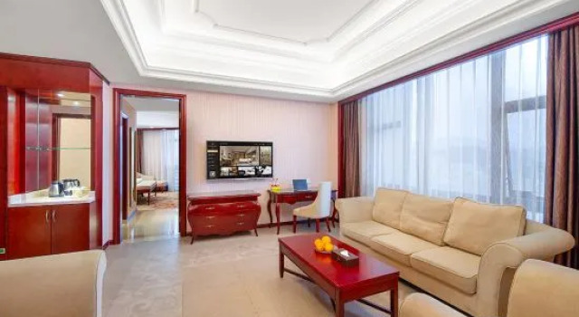 Люкс Vienna International Hotel