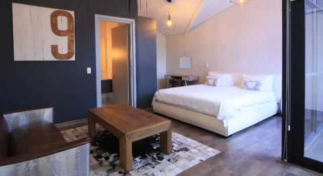 Номер Standard с балконом The Glen Apartments