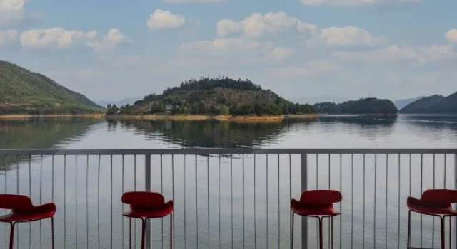Qingjing Qiandao Lake Hostel, Rezerwuj Hostel Hotele w Hangzhou z basenem, Basen