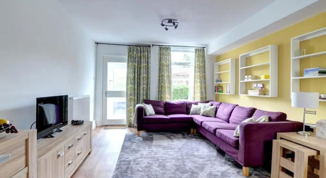 Spacious Holiday Home With Lovely Garden, Ideal Location in South Wales