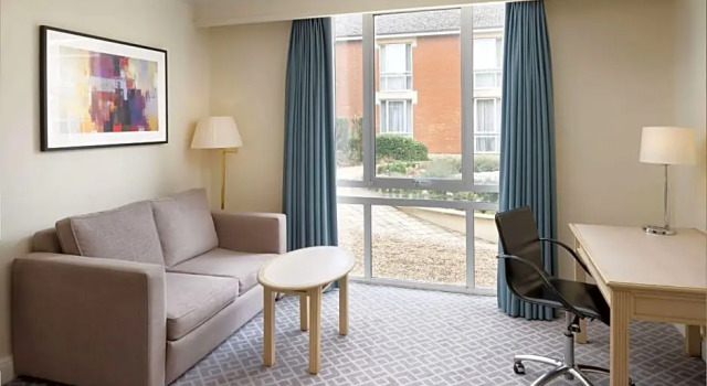 Номер Standard с видом на внутренний двор Hilton Northampton Hotel