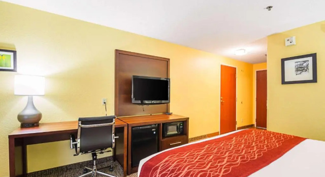 Номер Standard Comfort Inn & Suites Dayton Northwest - Englewood