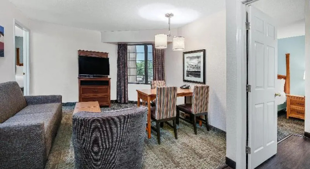 Четырёхместный люкс Staybridge Suites Austin Round Rock by IHG