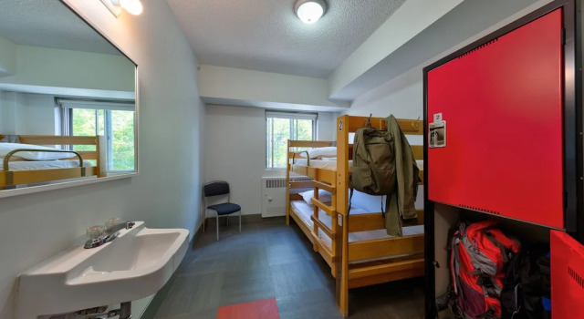 Кровать в общем номере HI Edmonton - Hostel