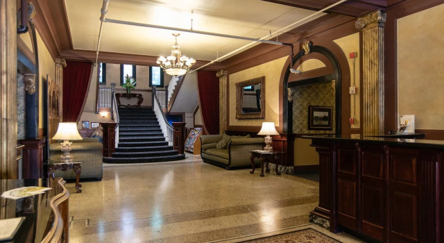 MarQueen Hotel - NEWLY RENOVATED, Забронировать Отель Куин-Анна Сиэтл, рядом с Стеклянный сад Чихули
