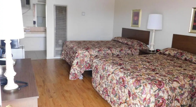 Двухместный номер Standard Royal Host Motel