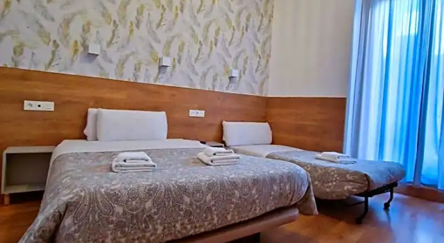 Двухместный номер Standard с балконом Hostal A Nuestra Senora de La Paloma