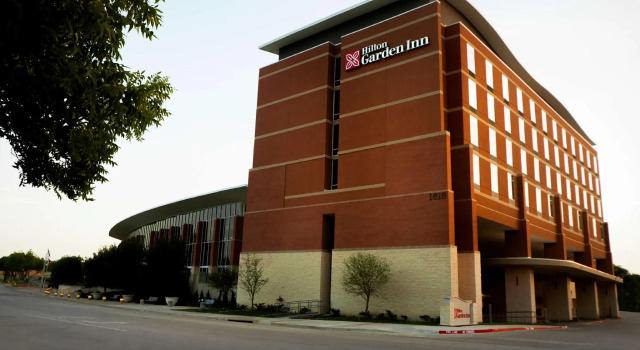 Номер Standard Hilton Garden Inn Dallas At Hurst Conference Center