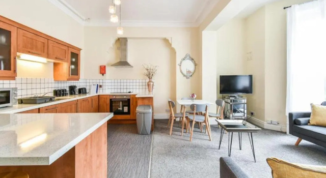 Holgate Manor Apartment