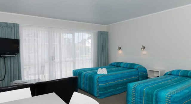Студия Deluxe Averill Court Motel