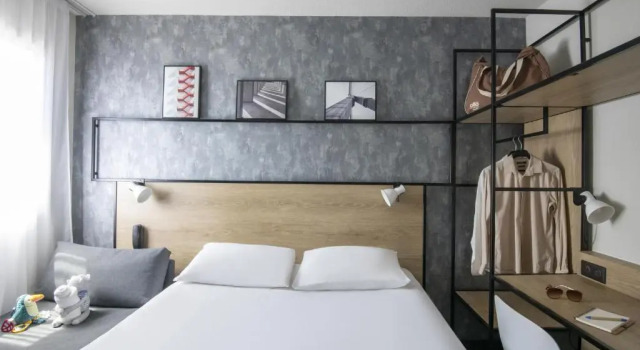 Трёхместный номер Standard ibis Gap Centre