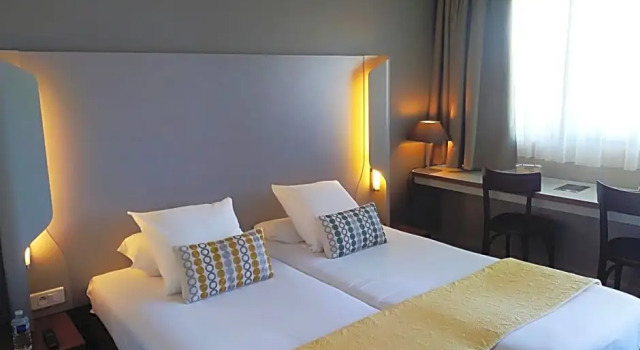 Четырёхместный номер Standard Kyriad Carcassonne - Aéroport