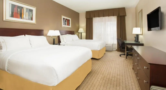 Четырёхместный номер Standard Holiday Inn Express & Suites Minot by IHG