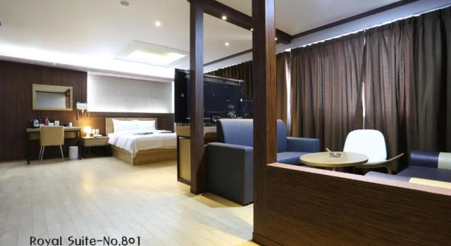 Номер Deluxe Joy Hotel