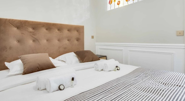 Lovely Flat in Central Paris Near Notre-Dame, Забронировать Отель Париж Иль-де-Франс, рядом с Станция метро Rambuteau