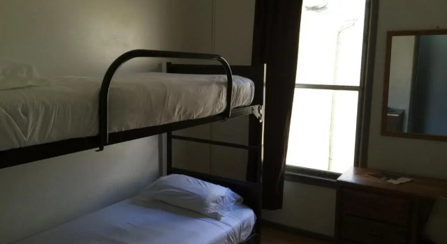Кровать в общем номере Avenues Hostel