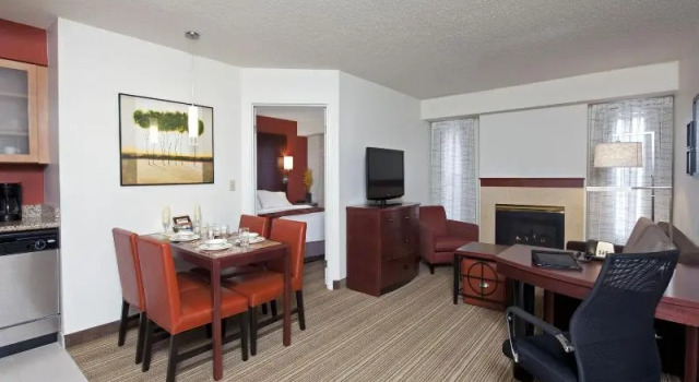 Четырёхместный люкс Residence Inn Lansing West