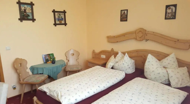 Landhotel BurgenBlick, Book Hotel 4-stjernede hoteller i Luther Trail, 4*