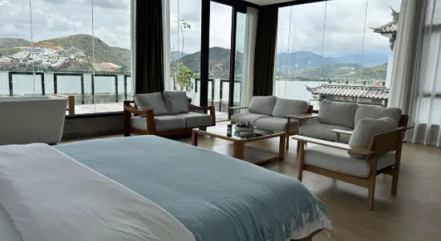Двухместный люкс с балконом и с видом на море Muhaitingfeng·Banshan Seaview Hotel (Dali Jinsuo Island Branch)