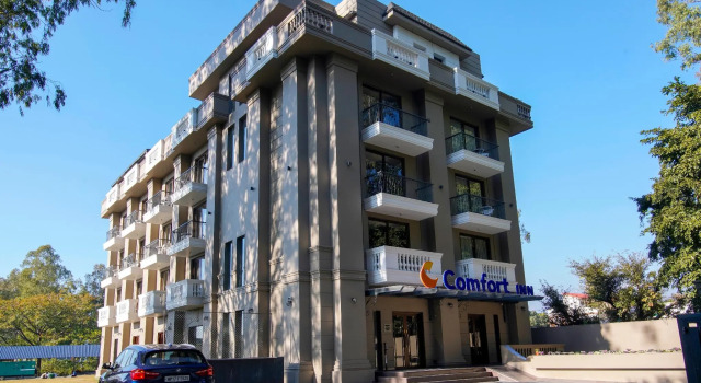 Comfort Inn Dehradun, Rezervovat Hotel Déhrádún Uttarakhand