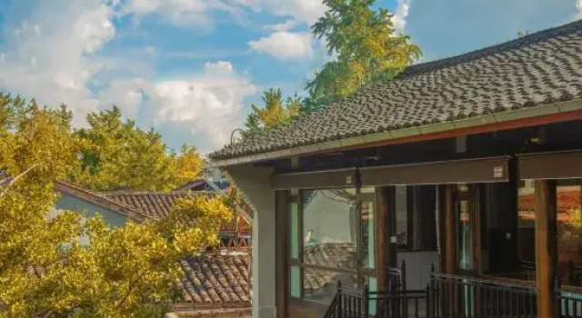Ginkgo Village Qiushang Hanyuan, Rezerwuj Hotel Hotele w Baoshan z parkingiem, Parking