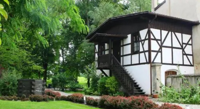 Dworek w Jeziorkach, Buchen Sie Hotel Osieczna 