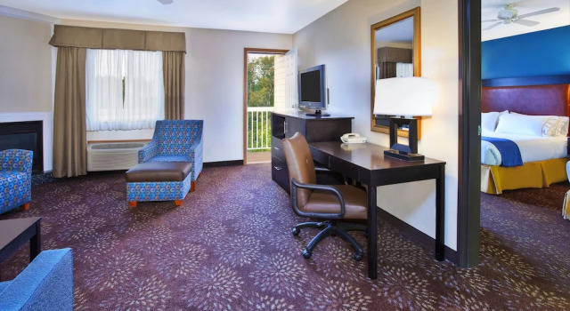Люкс c 1 комнатой Holiday Inn Express Mackinaw City by IHG