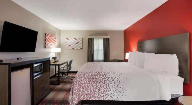 Номер SureStay Hotel by Best Western Higginsville