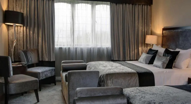 Четырёхместный номер Executive Derwent Manor Boutique Hotel