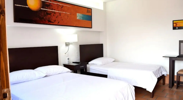 Chrisban Hotel Boutique, Забронировать Бутик-отель Отели в центре Буга, в центре, Парковка, Завтраки