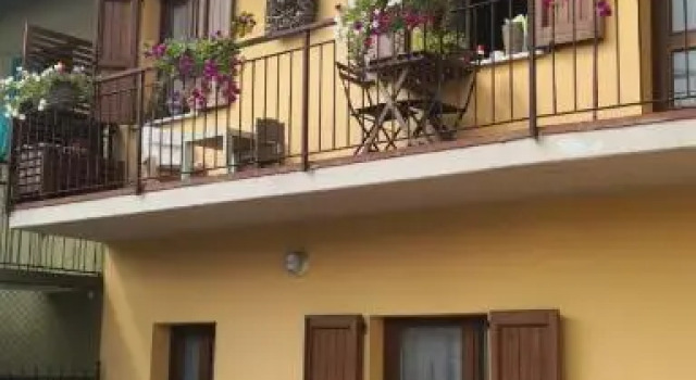 Borgo Volciano Garda Lake APP1, Забронировать Отель Отели в центре Роэ, в центре