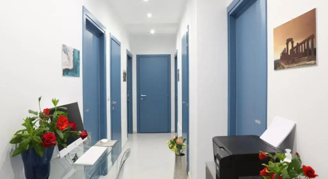 Blueciano Rooms, Book Hotel Hotels in Villaggio Peruzzo with Breakfast, Breakfasts