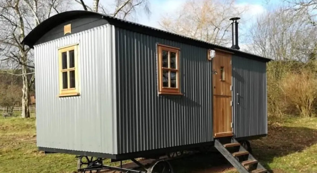 Gaggle Of Geese Pub & Shepherd Huts, Book Pension Buckland Newton Dorset