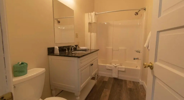 Коттедж с 3 комнатами Tea Island Resort